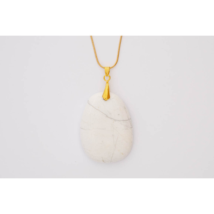 Agate Beige gemstone pendant on a gold coloured necklace