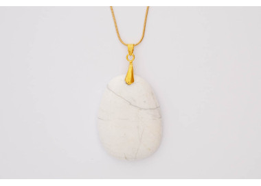 Agate Beige gemstone pendant on a gold coloured necklace