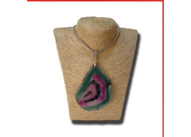 Agate Gemstone Pendant on a Silver-Coloured Necklace.