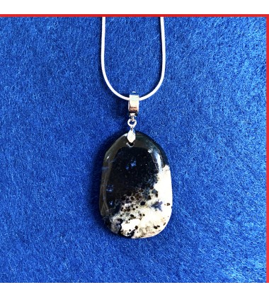 Sardonyx Black gemstone pendant on a silver coloured necklace