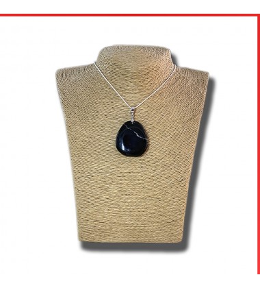 Sardonyx Black gemstone pendant on a silver coloured necklace