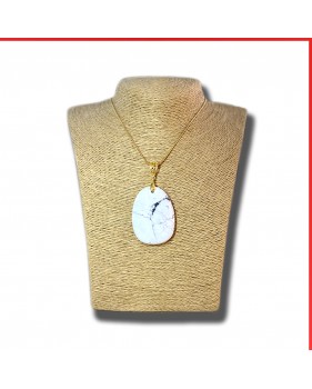 Agate Beige gemstone pendant on a gold coloured necklace