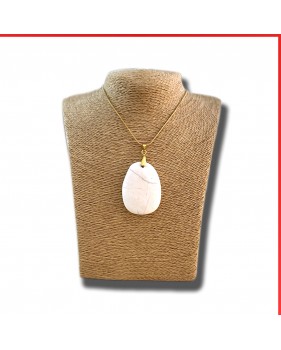 Agate Beige gemstone pendant on a gold coloured necklace