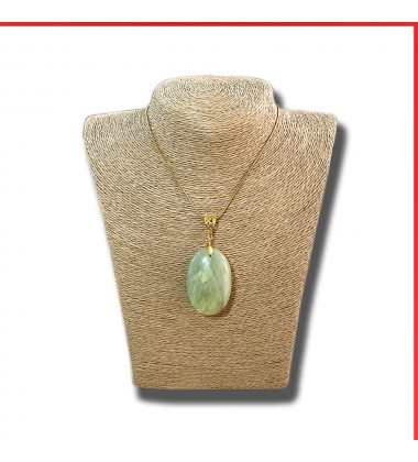 Serprentine green gemstone pendant on a silver coloured necklace